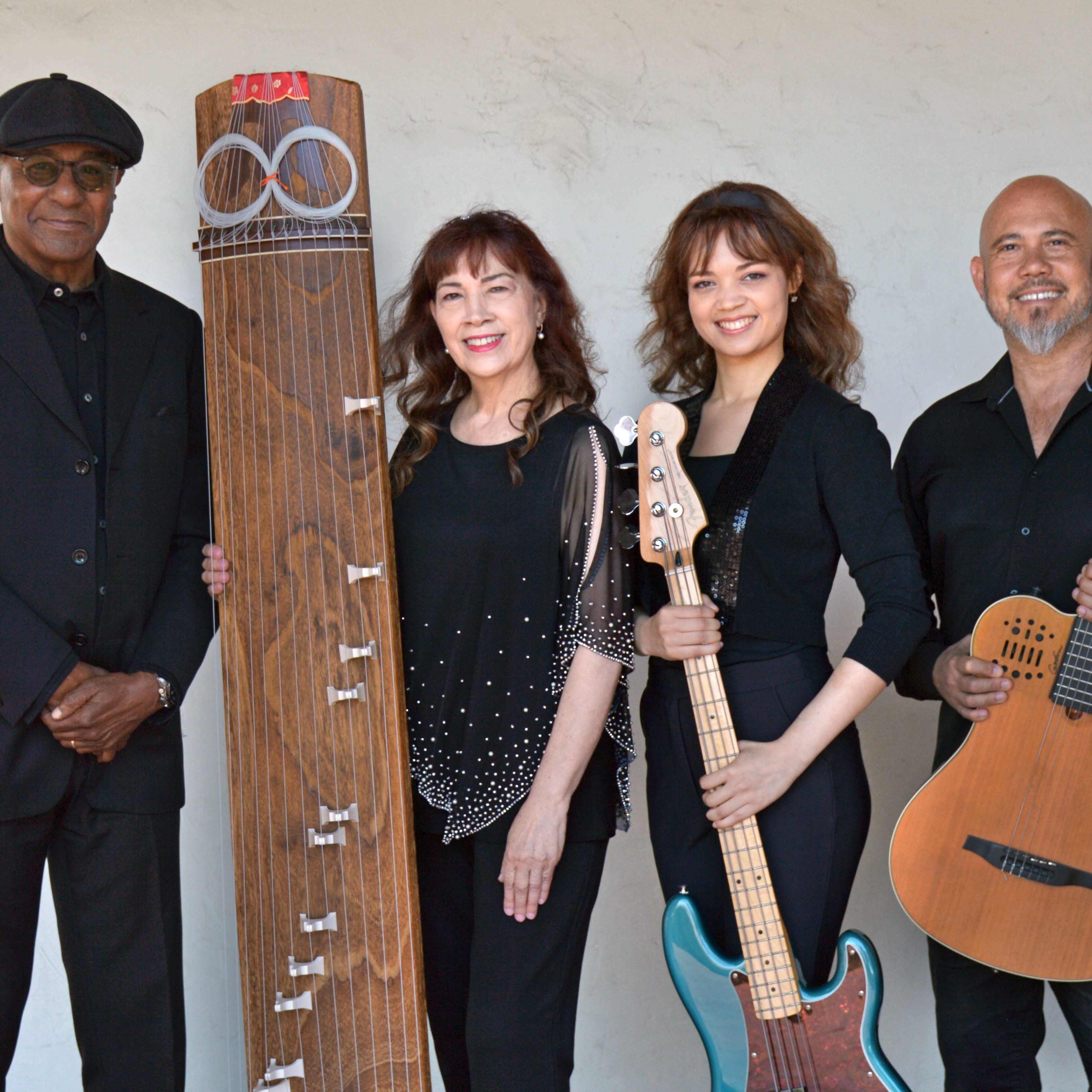 Reiko Obata with East West jazz band